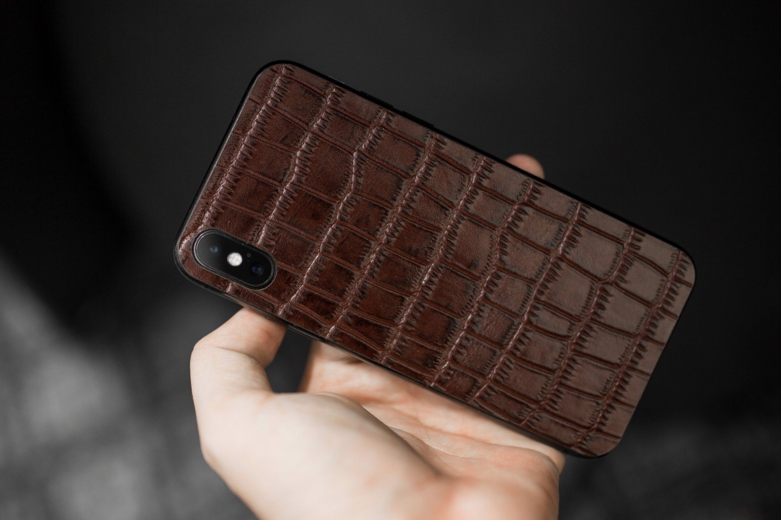 Tại sao nên sử dụng ốp lưng iPhone da cá sấu